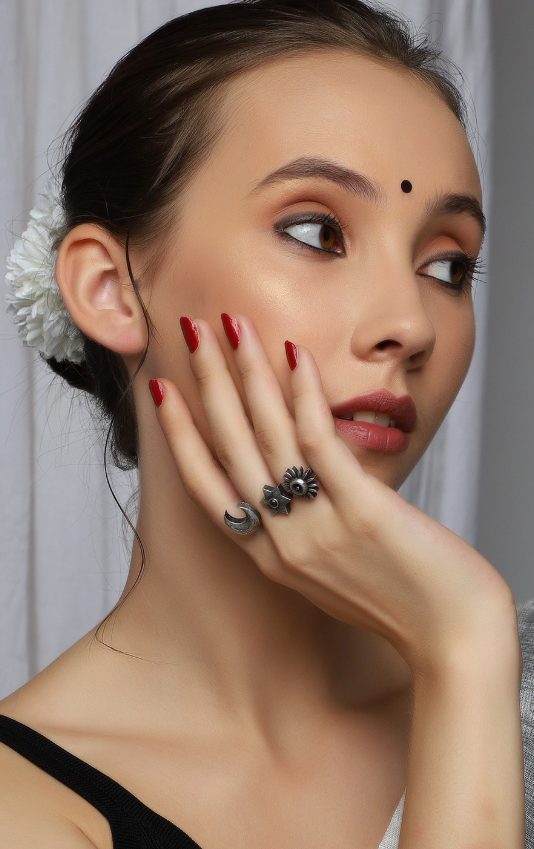 Oxidized Silver-Plated Adjustable Finger Ring